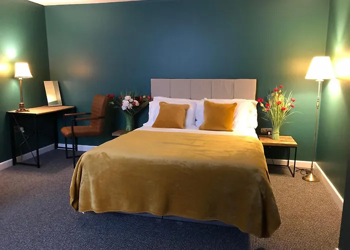 The Green Suite - Three Bedrooms Sleep 6