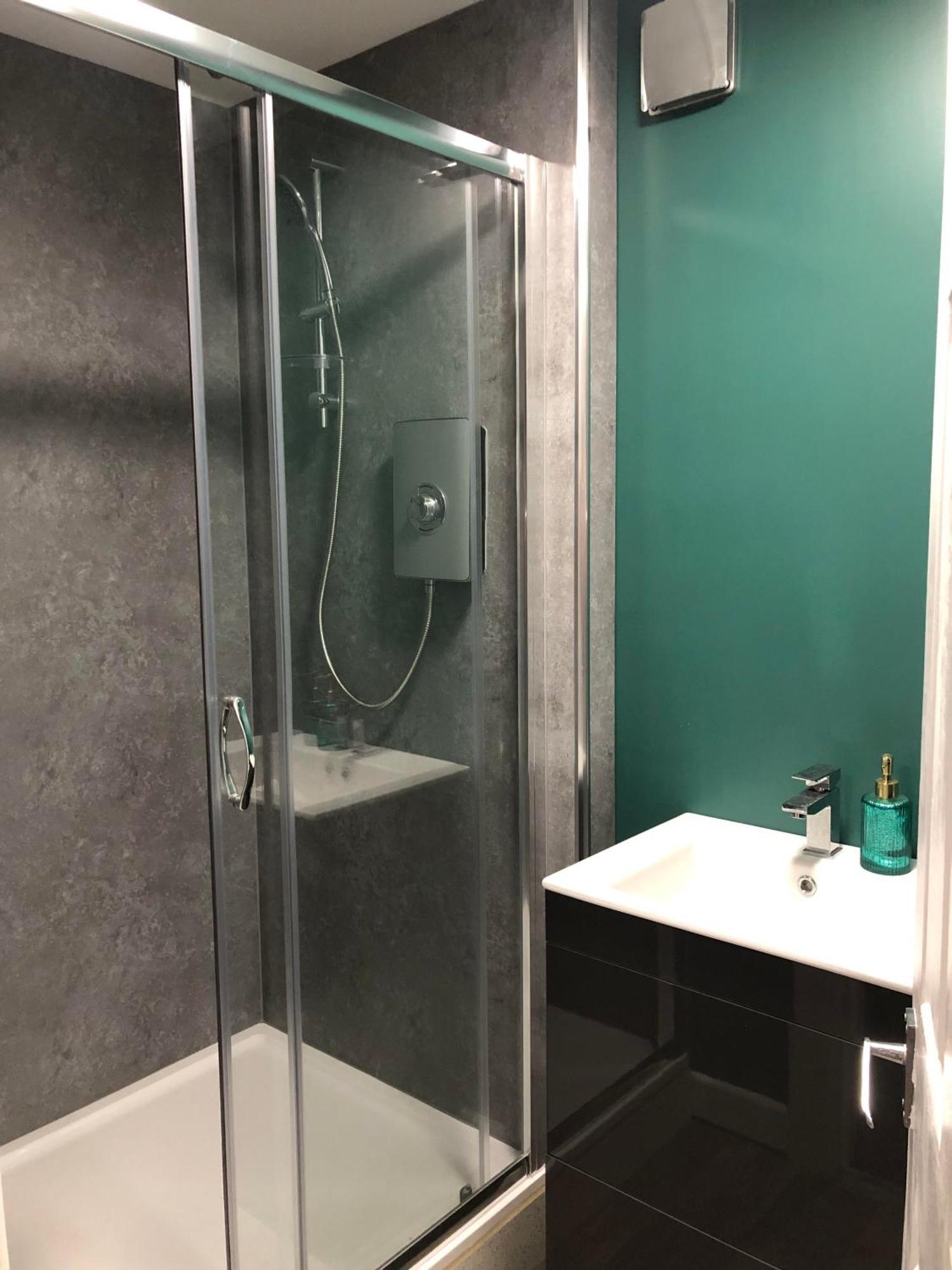 The Green Suite - Three Bedrooms Sleep 6 * Southport