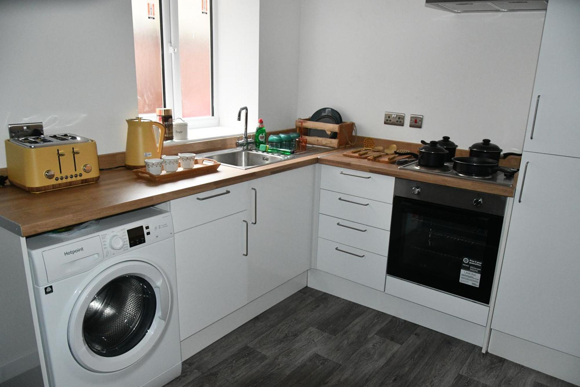The Green Suite - Three Bedrooms Sleep 6 Apartment Southport