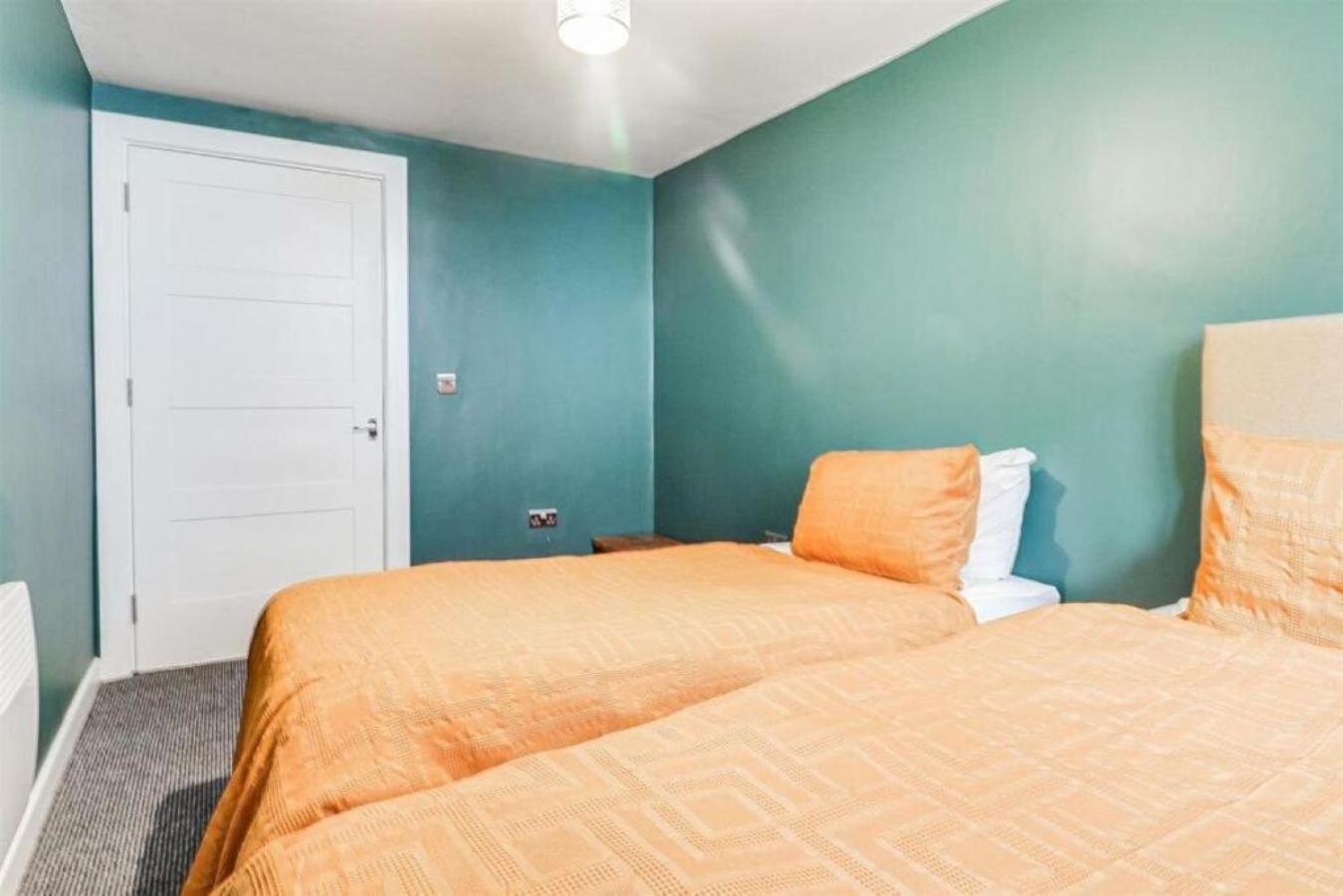 The Green Suite - Three Bedrooms Sleep 6
