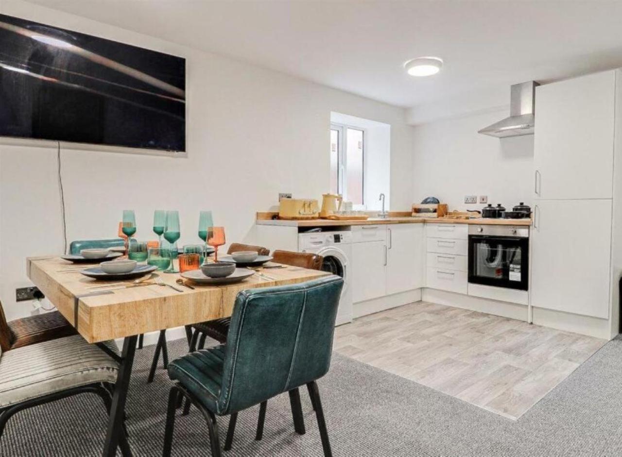 Apartment The Green Suite - Three Bedrooms Sleep 6 Southport